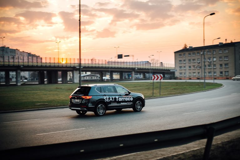 Kursors izmēģina Seat Tarraco