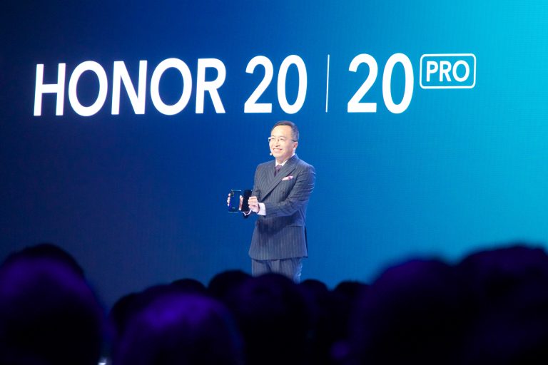 Honor 20 series trīnīši parādās uz skatuves Londonā
