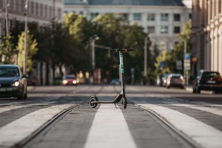 Bolt atklāj elektrisko skrejriteņu servisu Rīgā