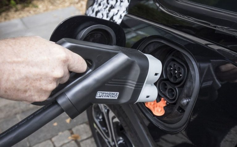 Īsi un saprotami par elektroauto uzlādes veidiem