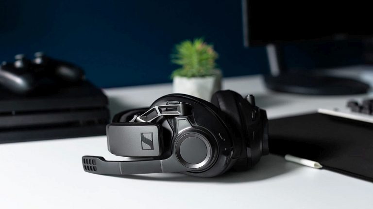 Sennheiser izziņo savas pirmās datorspēļu entuziastu bezvadu austiņas GSP 670