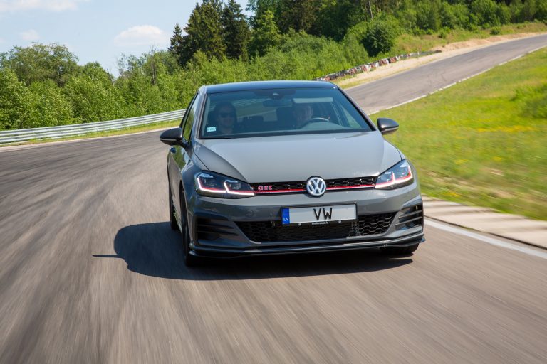 Volkswagen Baltijā prezentē ātrāko GTI sērijas modeli – Golf GTI TCR