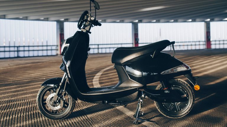 Vässla 2 elektriskā motorollera apskats (video)