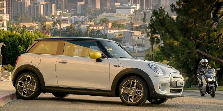 BMW Group izziņo pirmo pilnīgi elektrisko Mini Cooper SE