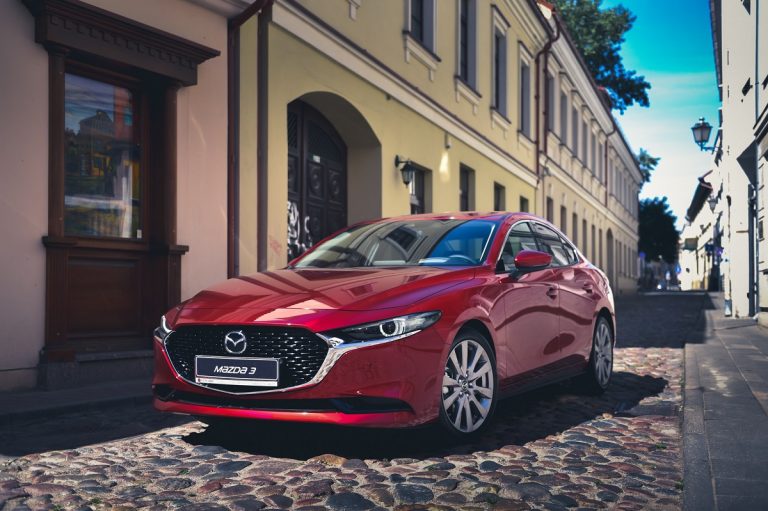 Elegantais “Mazda3” sedans jau ir ieradies Latvijā