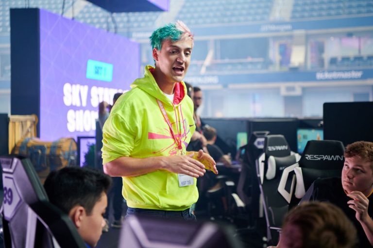 Populārākais Fortnite strīmeris Ninja iemaina Twitch pret Mixer