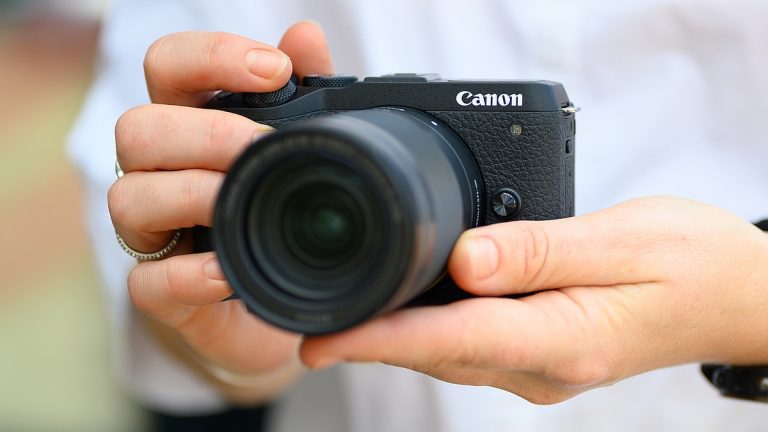 Canon EOS M6 II izziņots ar 32.5 megapikseļu sensoru un 4K video