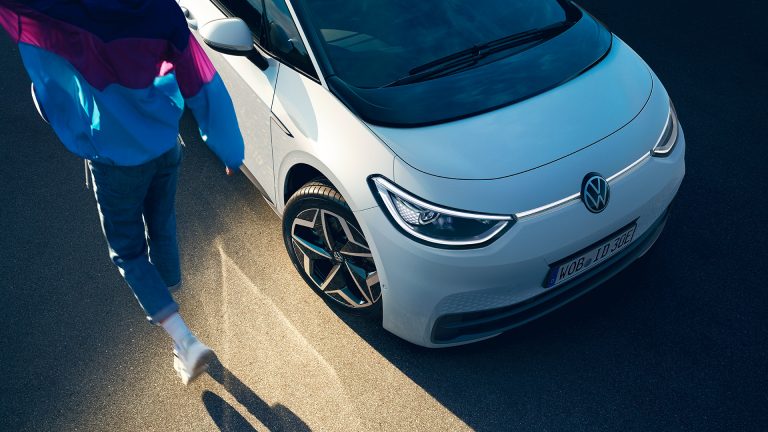 “Volkswagen” dīleri neraujas “ID.3” elektroauto piedāvāt klientiem