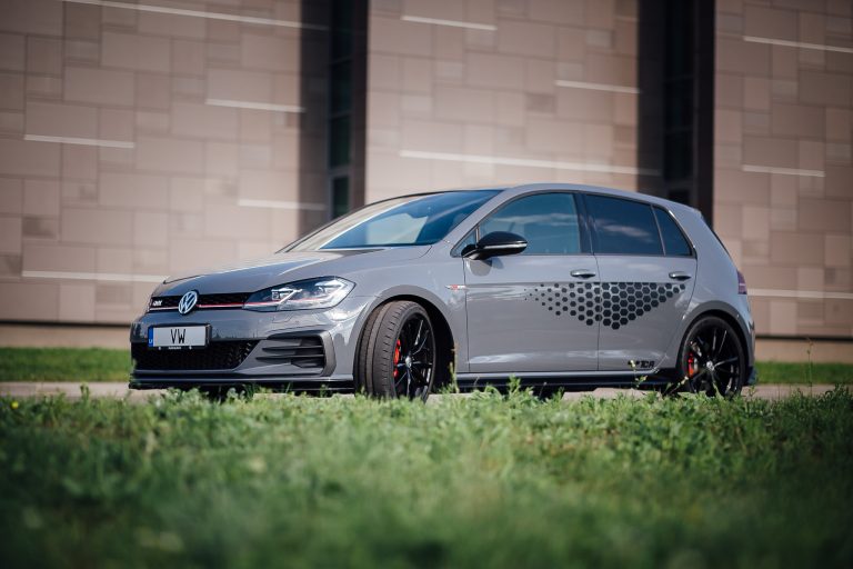 VW Golf GTI TCR – tikai iedvesmojies no ātrākajiem (video)