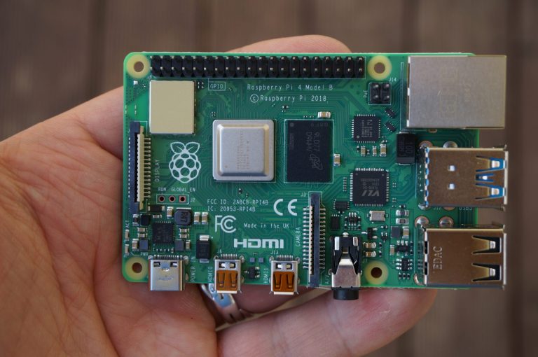 Eksperiments: Vai Raspberry Pi 4 var aizstāt galddatoru?