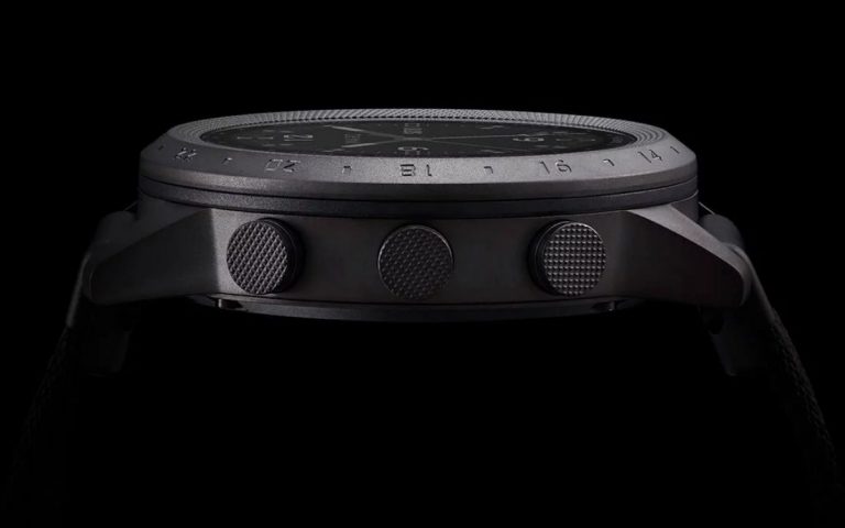 Garmin MARQ Commander – viedpulkstenis spiegam ar datu dzēšanas pogu