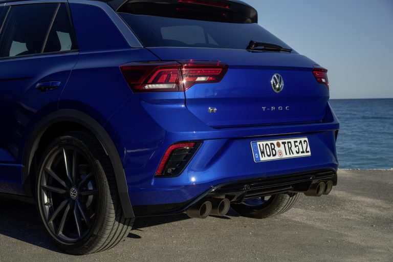 Volkswagen koncerns pilnībā aptur ražošanu un auto pārdošanu Krievijā