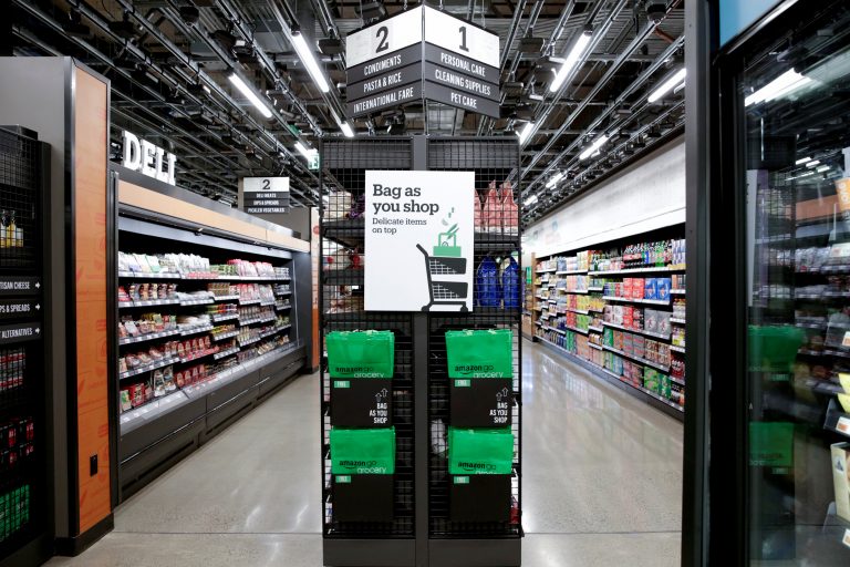 Amazon atvēris pirmo jaunā koncepta pārtikas veikalu bez kasēm