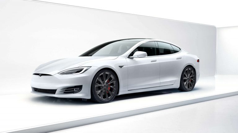 ASV Nacionālā satiksmes drošības administrācija izmeklē sūdzības par “Tesla” balstiekārtu