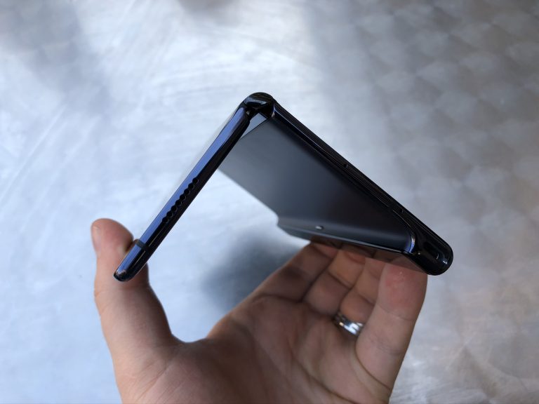Huawei prezentē uzlaboto Mate Xs salokāmo viedtālruni