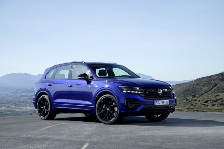 Volkswagen prezentē 462 ZS jaudīgu Touareg R ar plug-in hibrīda piedziņu