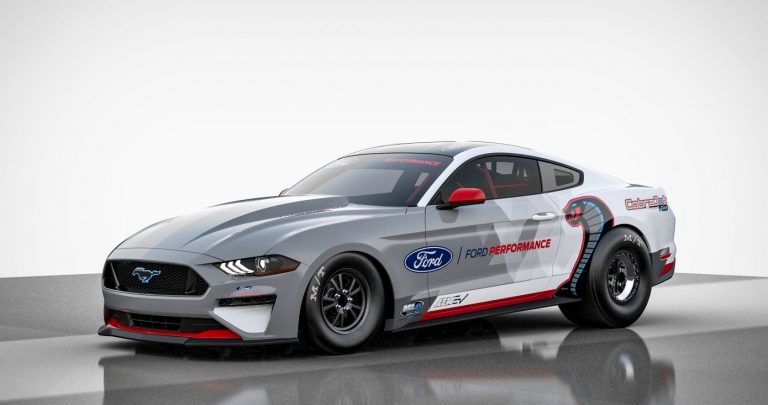 Ford izveidojis elektrisku 1400 zirgspēku Mustang Cobra Jet
