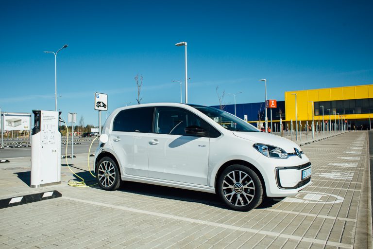 1000km brauciens ar VW e-up! elektroauto (video)