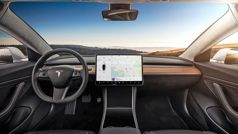 Tesla nākamās desmitgades sākumā mērķē ik gadu pārdot 20 miljonus auto