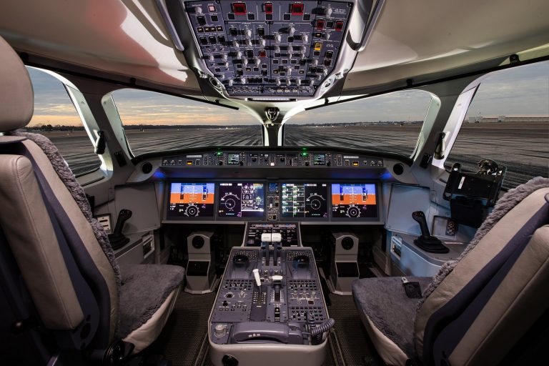 Thrustmaster piedāvā Airbus pilota vadības pultis, kuras ļaus spēlēt Flight Simulator