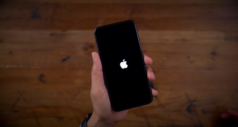 Apple piedāvās speciālus “hakeru” iPhone modeļus