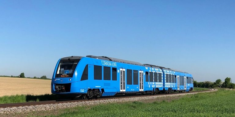 Vācijā gatavojas būvēt pirmo ūdeņraža uzpildes staciju pasažieru vilcieniem