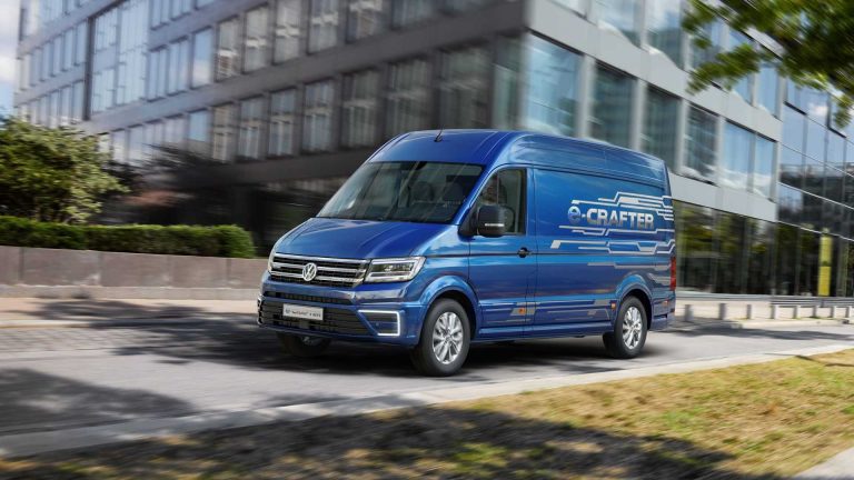 “Volkswagen” Polijā uzsāk “e-Crafter” elektriskā kravas busa ražošanu