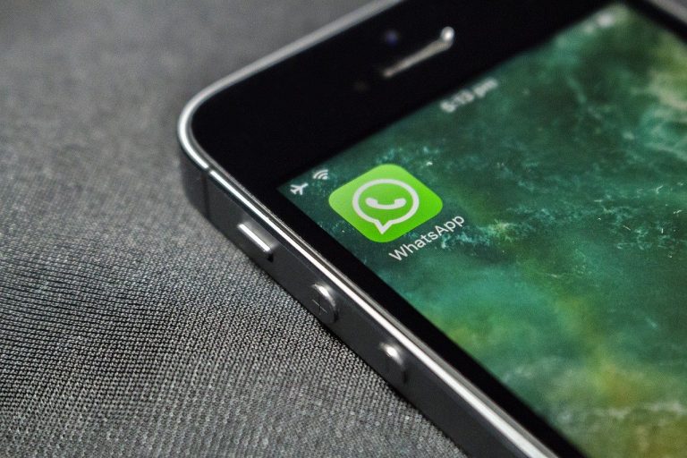 WhatsApp izlaiž savu pirmo animēto uzlīmju pakotni