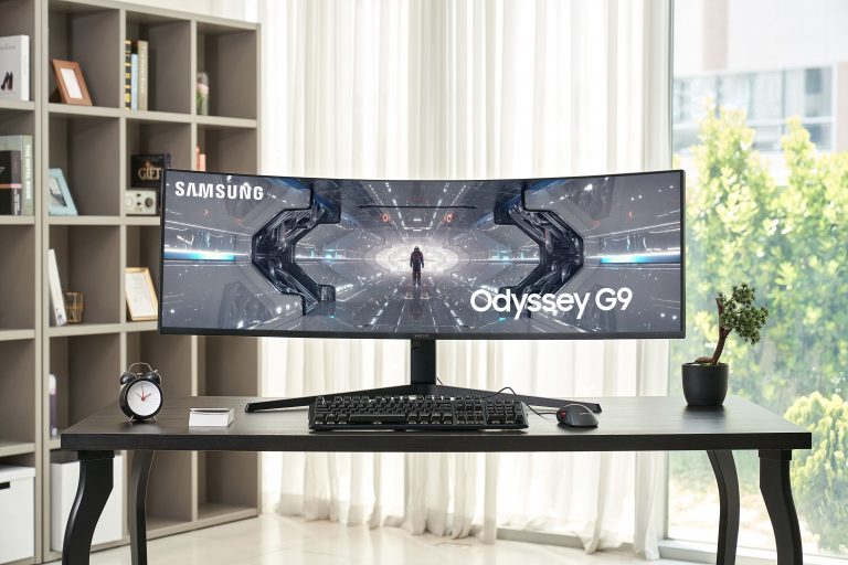 Samsung izveidojis ieliekto datorspēļu monitoru – Odyssey G9
