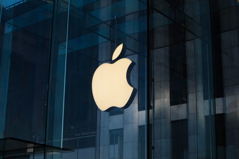 Apple kļuvusi par vērtīgāko publisko kompāniju