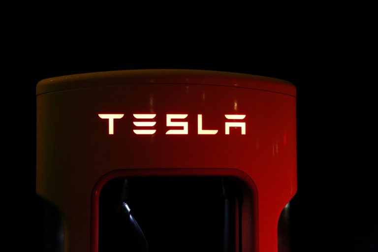 “Tesla”, iespējams, strādā pie “ID.3” hečbeka konkurenta