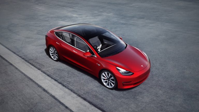 Reuters pētījums atklāj sistemātisku, negodprātīgu Tesla rīcību, vainojot autovadītājus par zināmām tehniskām problēmām