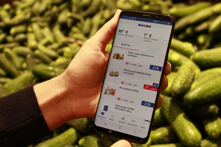 Visas vajadzīgās kartes viedtālrunī – Maxima piedāvā pirkumus veikt ar mobilo aplikāciju