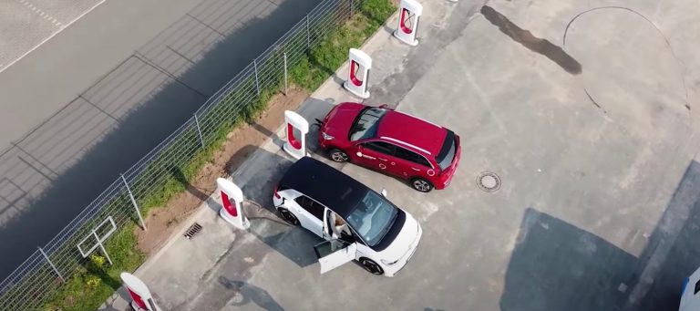 Arī Volvo Ziemeļamerikā pāries uz Tesla NACS uzlādes spraudni