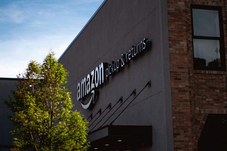 Pandēmijas un svētku dēļ Amazon savu loģistikas impēriju izvērš kā vēl nekad iepriekš