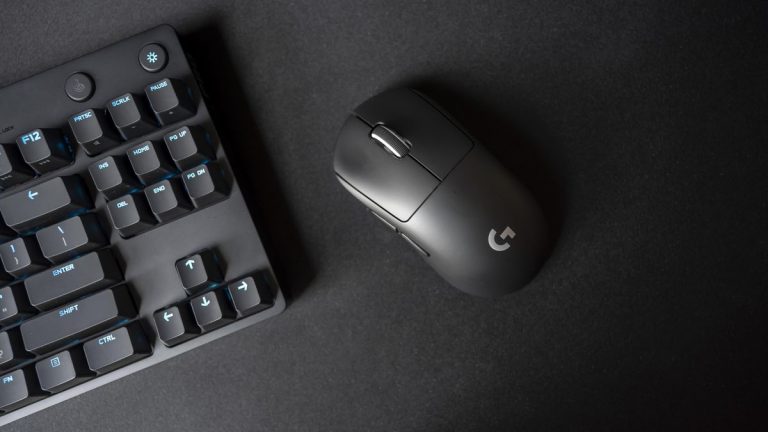 Logitech paziņo par pasaulē vieglāko bezvadu datorpeli e-sportam