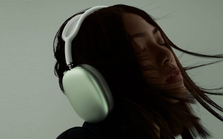 iFixit izjauc jaunās AirPods Max austiņas