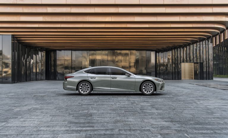 Lexus atjaunotais flagmanis LS 500h drīz būs pieejams Latvijā