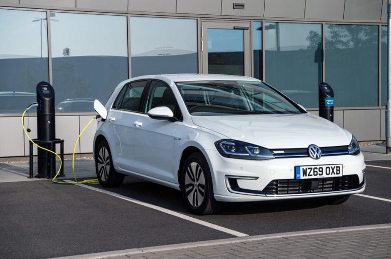 “Volkswagen” oficiāli noslēdz “e-Golf” ražošanu