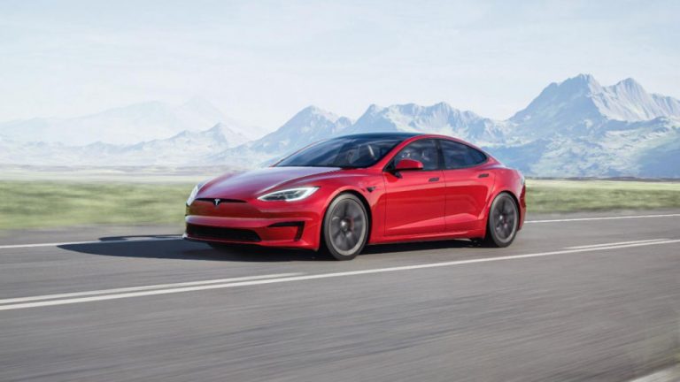 Tesla akumulatoru kapacitāte pēc 320 000 km nobraukuma samazinās vidēji par 12 procentiem