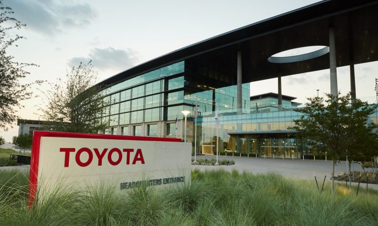 Pusvadītāju deficīta dēļ Toyota šogad saražos mazāk mašīnu nekā plānots