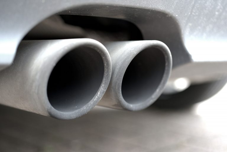 Lielbritānijā uzstādīs iekārtas, kas uz ceļa mērīs auto skaļumu
