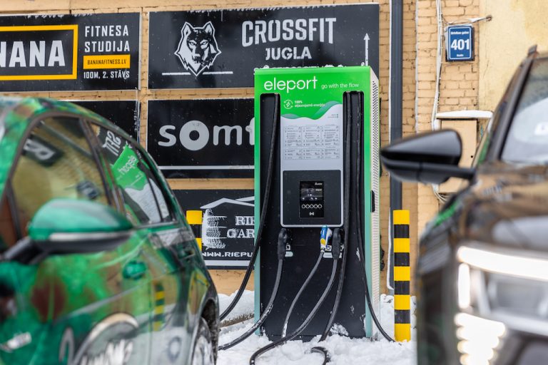 Eleport uzstāda pirmās elektroauto uzlādes stacijas Latvijā