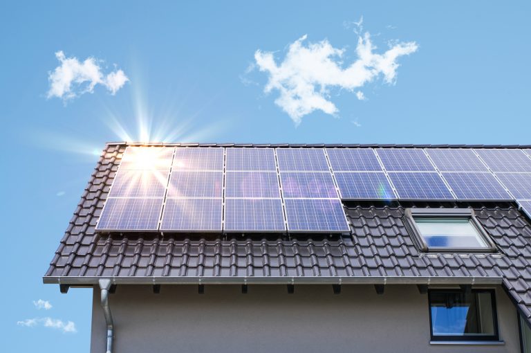 Tet attīsta “zaļās enerģijas” risinājumus un sāk piedāvāt saules paneļus