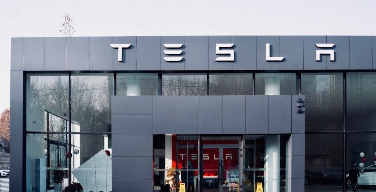 Pēc uzlabojumiem Tesla rūpnīcā Šanhajā ražos 3000 mašīnas dienā