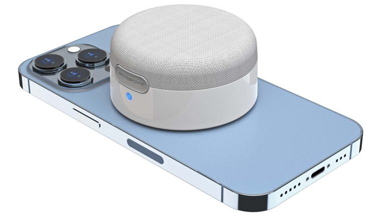 Radīts skaļrunis, kuru var ar MagSafe magnētiem piestiprināt pie iPhone