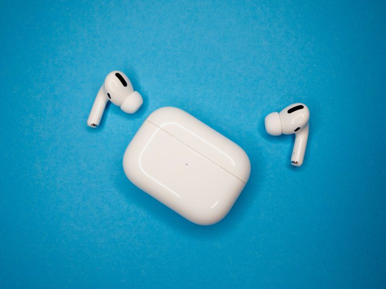 “AirPods” nākotnē varētu apstiprināt lietotāja identitāti pēc gaitas vai auss kanāla formas