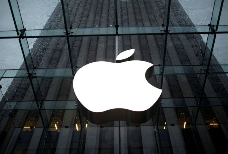 Bijušais Apple darbinieks tiek tiesāts par vairāk nekā 10 miljonu dolāru izkrāpšanu