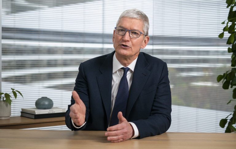 Ukraina lūdz Apple pārtraukt produktu tirdzniecību un servisu Krievijā