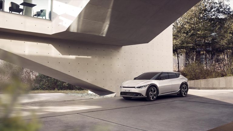 Pētījums: Vislabāk akumulatora kapacitāti saglabā “KIA” elektroauto